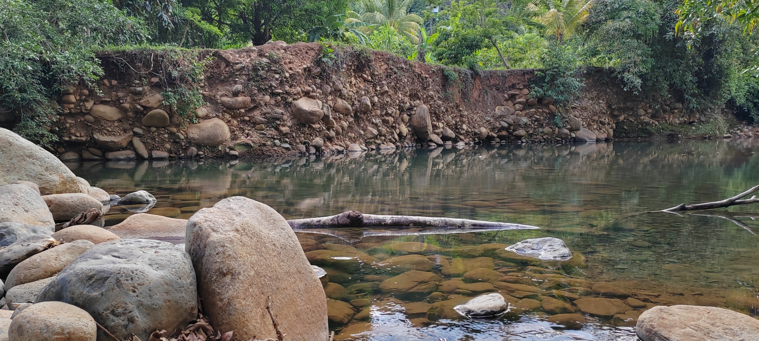 photo of a Costa Rica creek