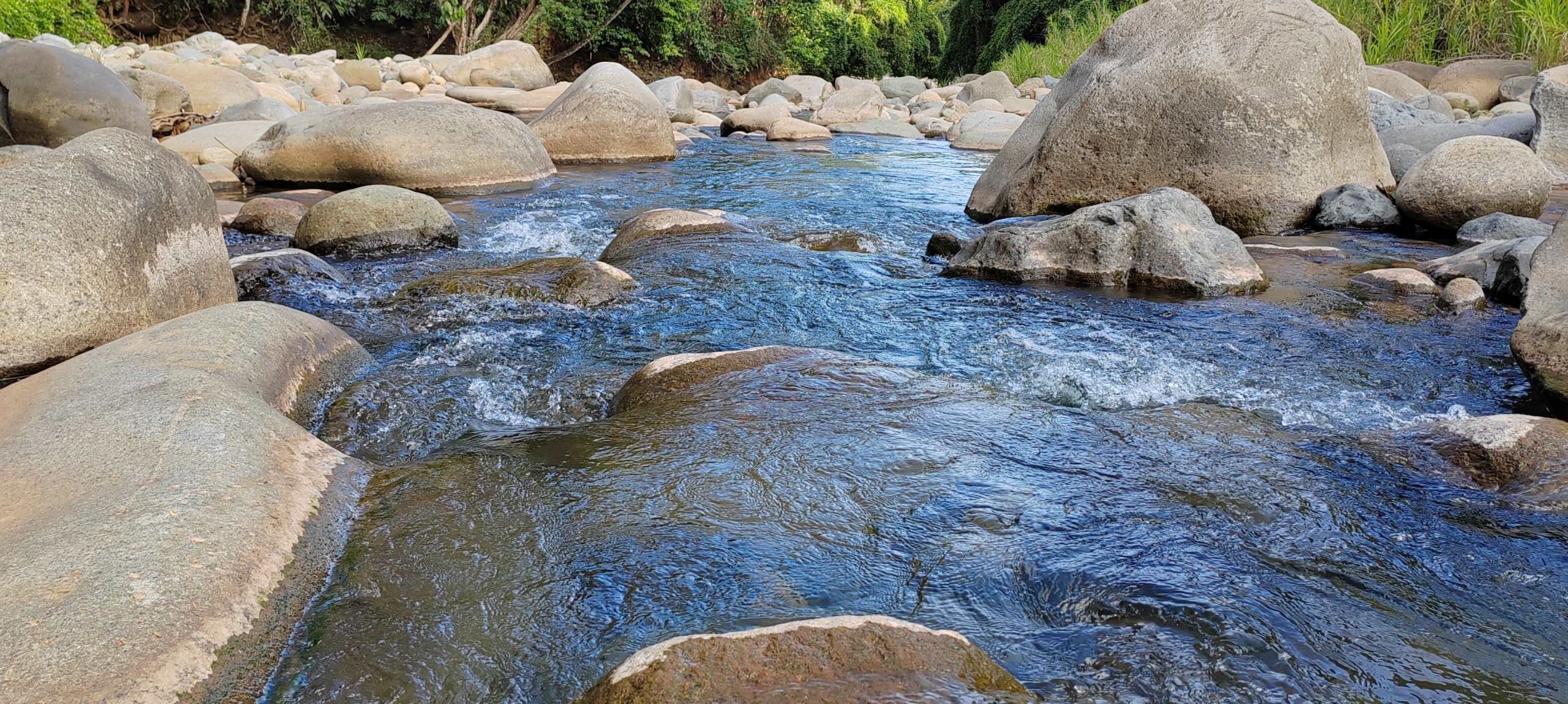 photo of a rocky Costa Rica creek