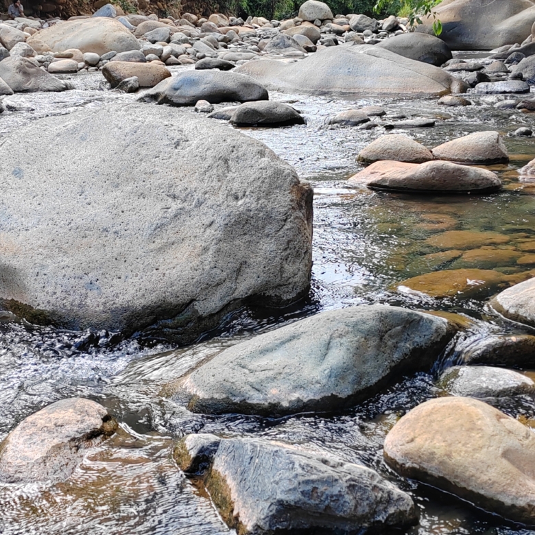 photo of rocks in a Costa Rica creek