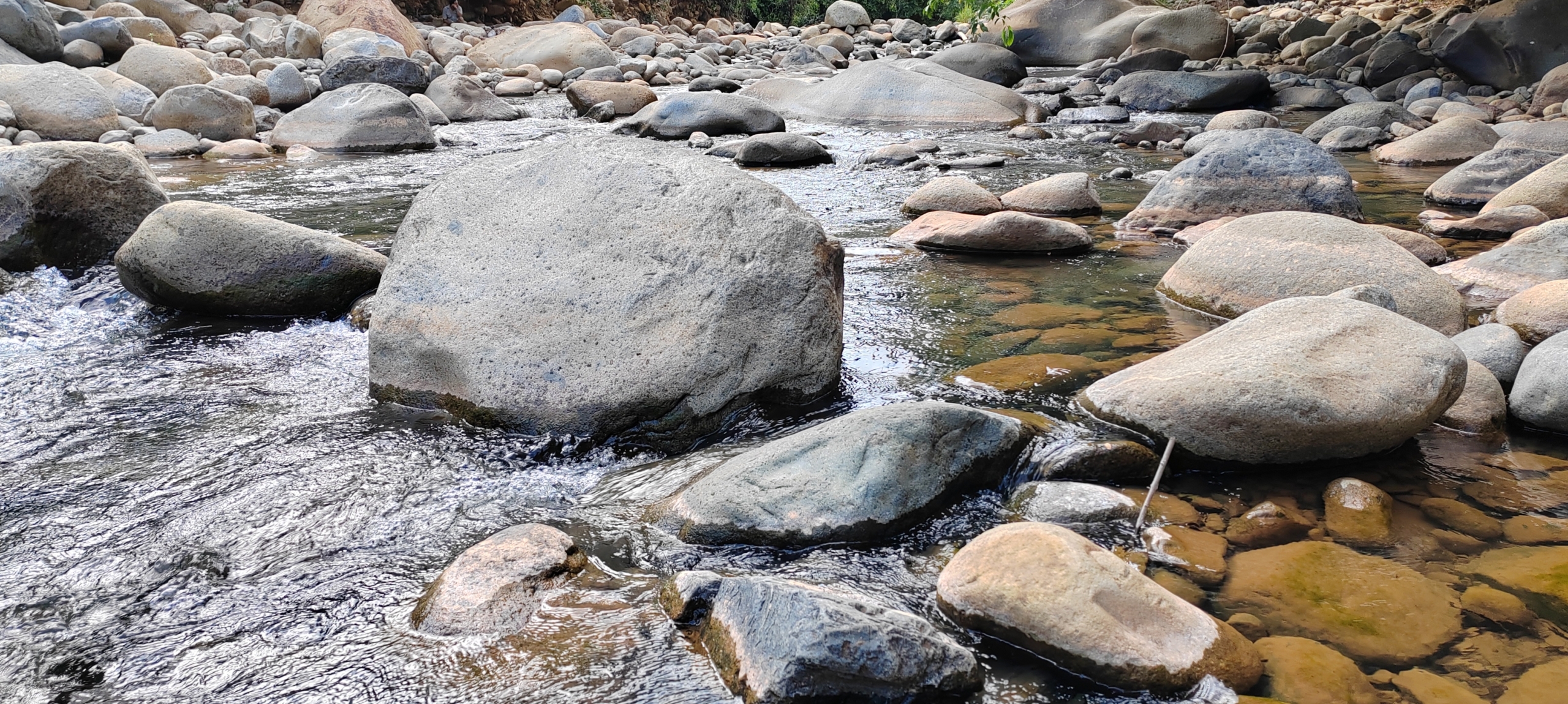 photo of rocks in a Costa Rica creek